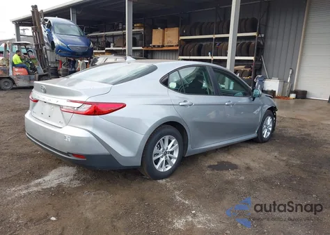 2025 Toyota Camry Le z USA, uszkodzony, nr VIN 4T1DAACK7SU137882